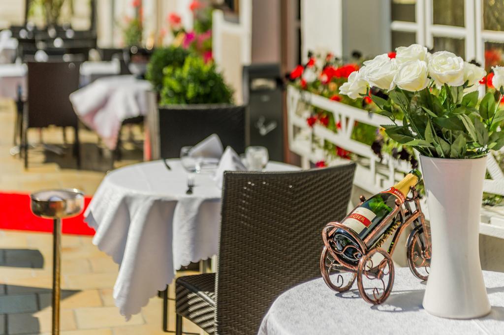Absolue Renaissance Hotel Magny-Cours Exterior foto