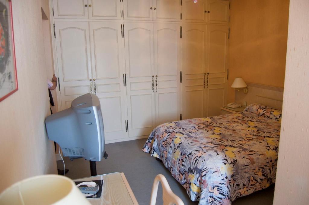 Absolue Renaissance Hotel Magny-Cours Quarto foto